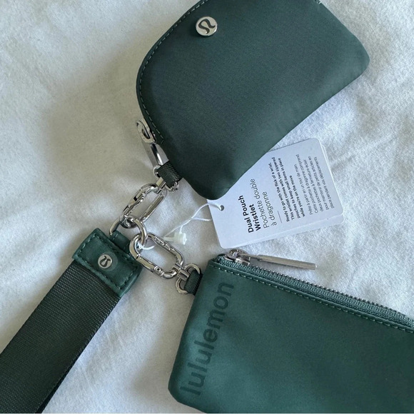 44🆕 Lululemon Dual Pouch Wristlet Dark Forest Medium Forest - Picture 2 of 5
